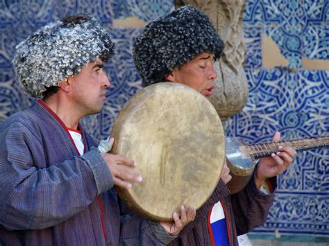  Samarkand - Een hypnotiserende blend van traditionele Oezbeekse melodieën en moderne elektronische beats