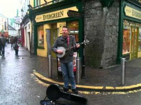  The Galway Girl - Een energieke folkballad met melancholieke Ierse snaarinstrumenten